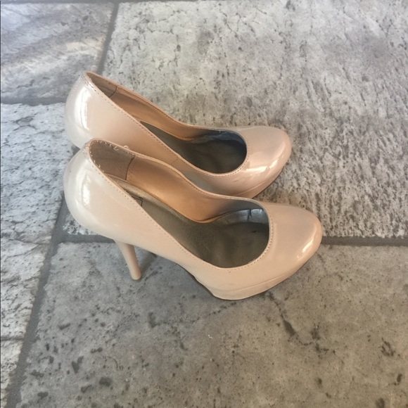 3/$25❤️Nude heels (US6.5) - Picture 2 of 9